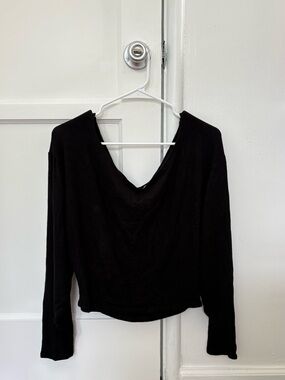 FORM Black Long-Sleeve Pullover Top